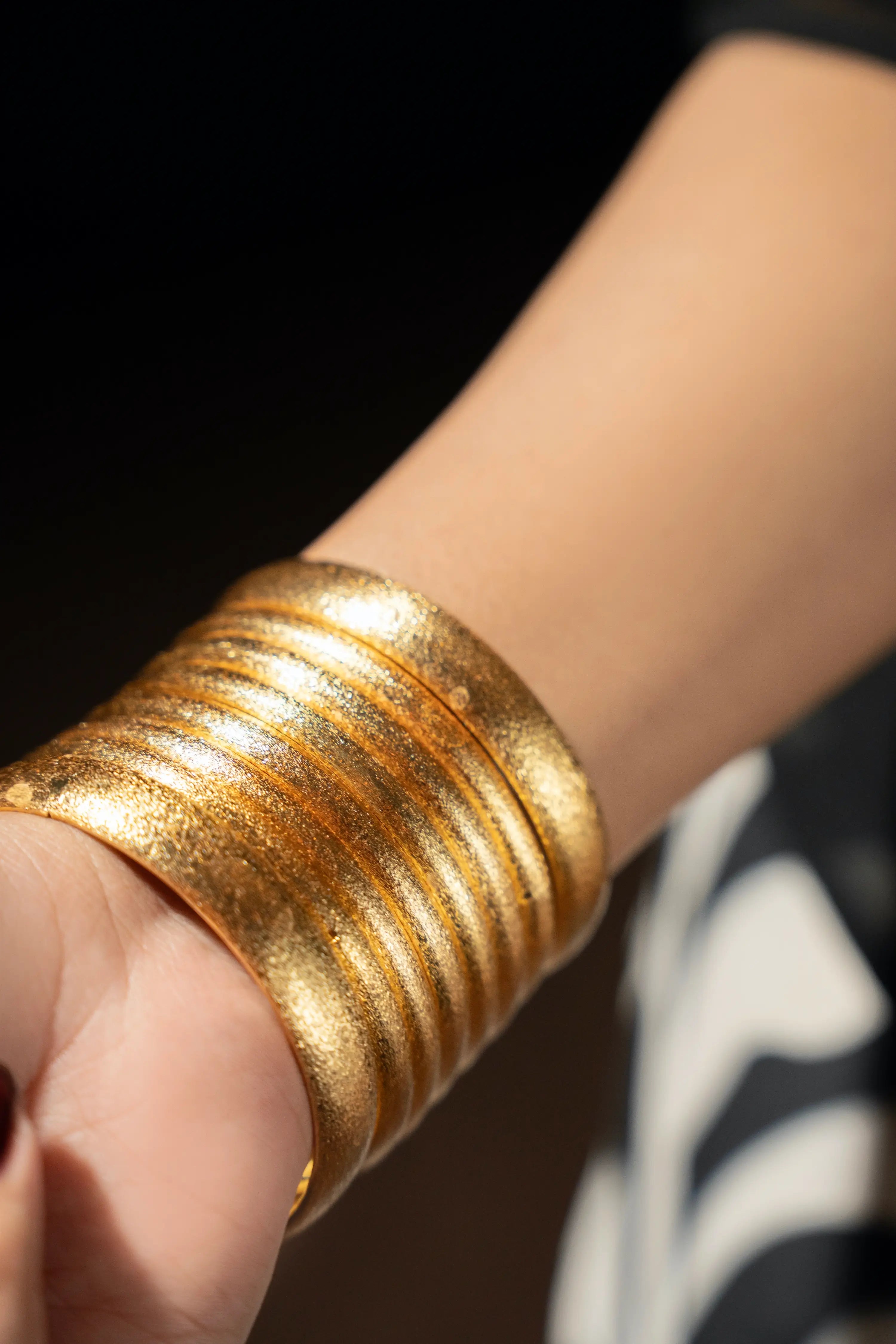 8 Pcs Traditional Plain Gold Bangles