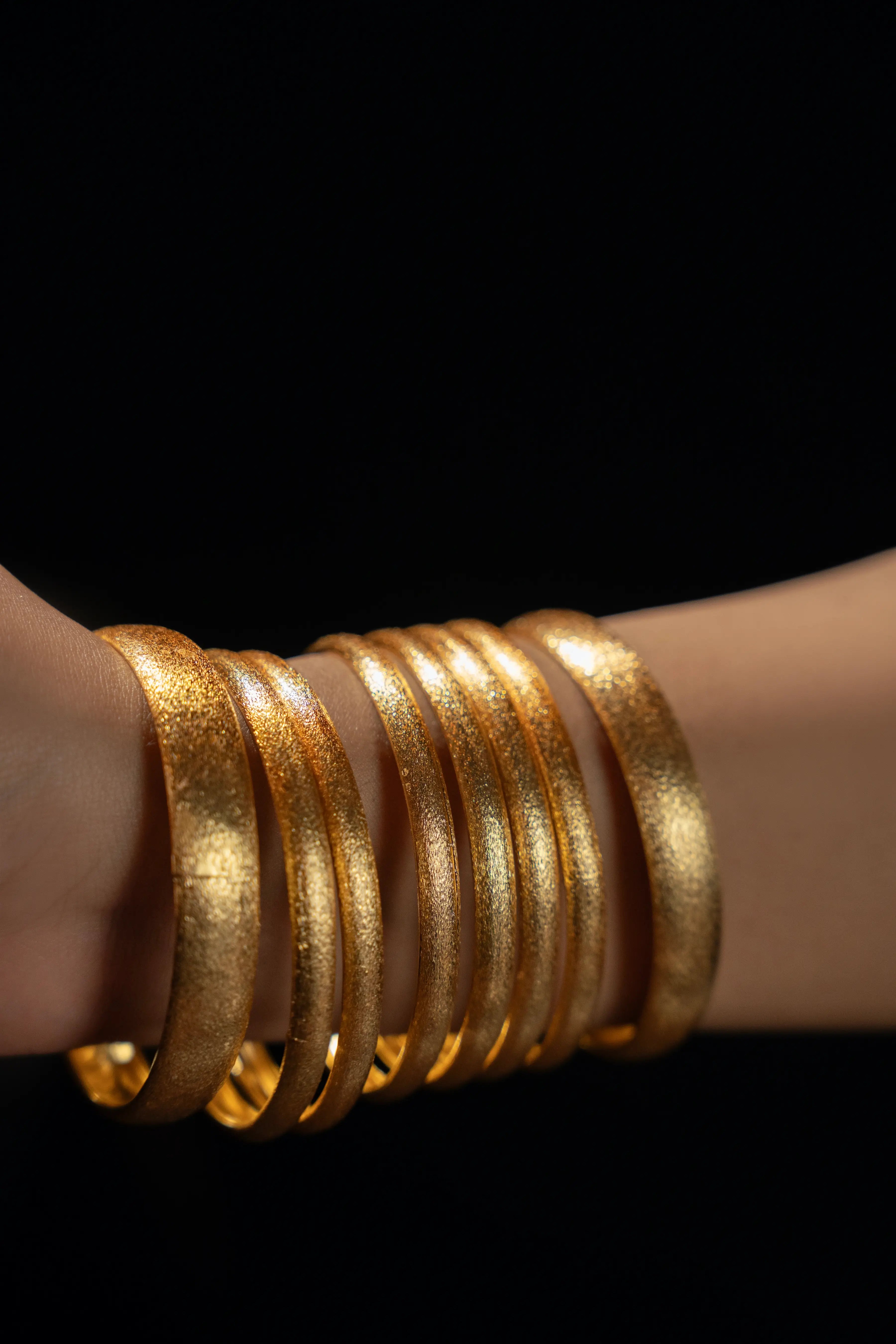 8 Pcs Traditional Plain Gold Bangles