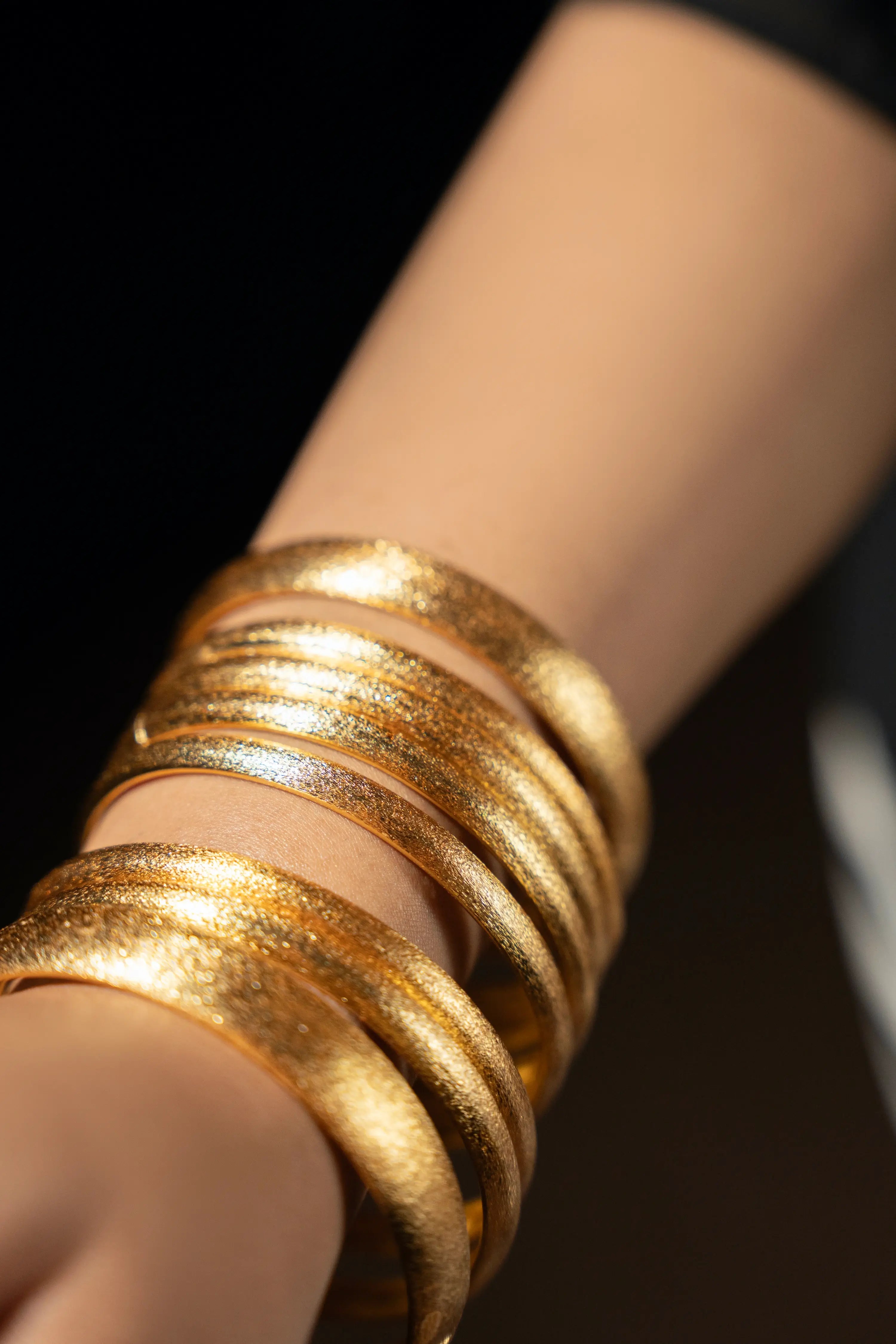 8 Pcs Traditional Plain Gold Bangles